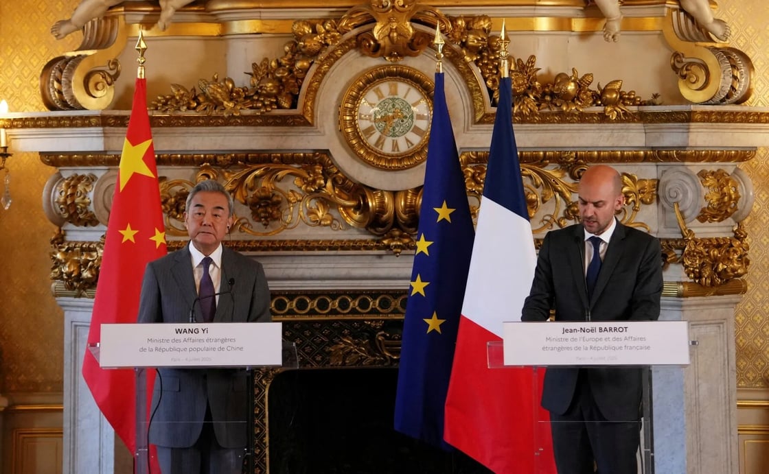 Chinese Foreign Minister Wang Yi and French Minister for Europe and Foreign Affairs Jean-Noel Barrot attend a press conference at the foreign ministry in Paris, France July 4, 2025. (Aurelien Morissard/Pool via REUTERS