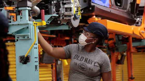 A Stellantis assembly worker works on assembling the 2021 Jeep Grand Cherokee L