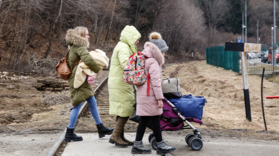 A Ukrainian family arrives at the Polish border crossing in Kroscienko