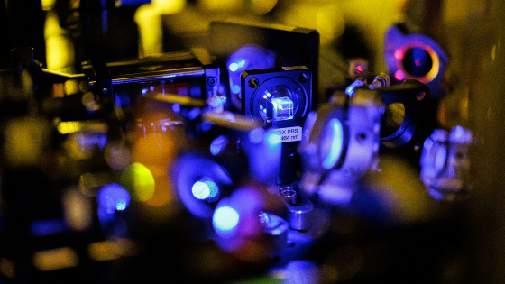 A beam splitter is seen in the setup of the quantum simulator in the strontium laboratory at the Max Planck Institute of Quantum Optics