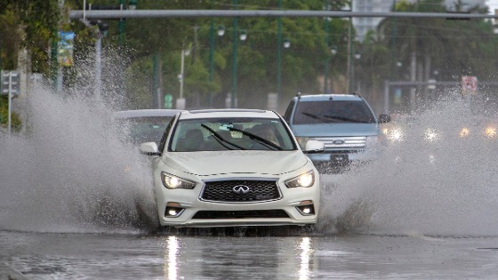 Car goes through flooded street