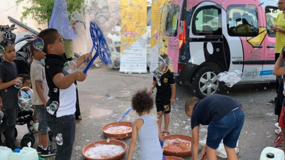 Children play with bubbles in Tel-Aviv