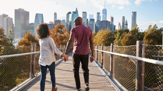 Couple walking in bridge in New York City 