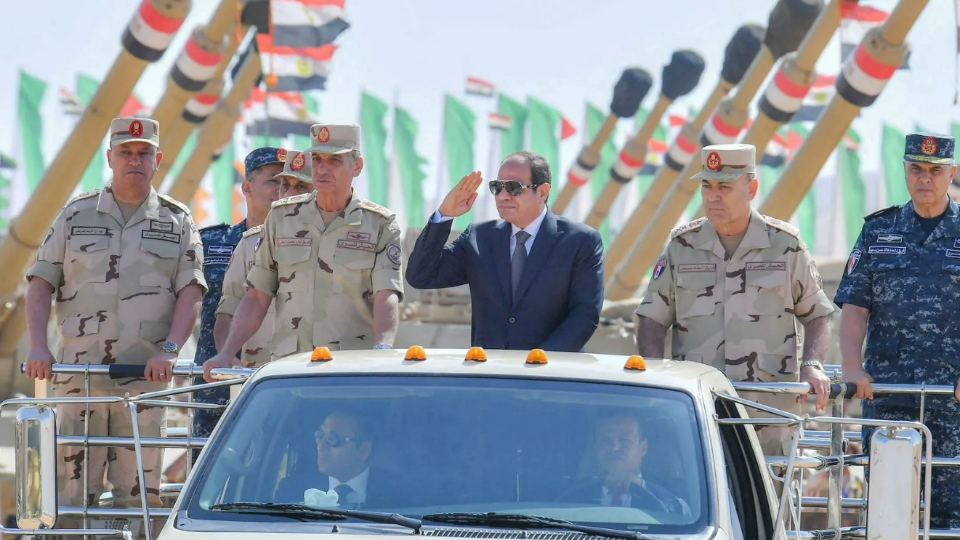 Egyptian President Abdel Fattah al-Sisi inspects the Egyptian military units in Suez