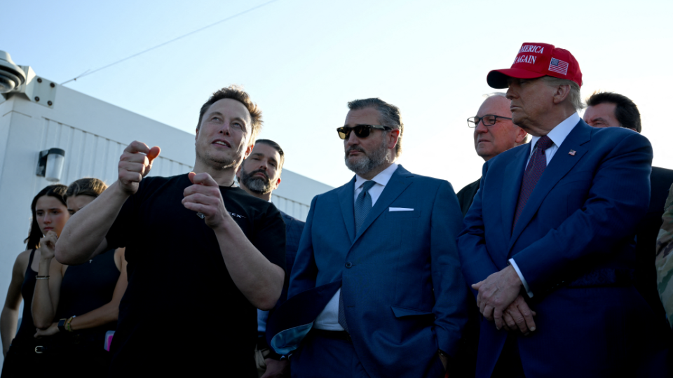 Elon Musk speaks with U.S. President-elect Donald Trump and guests including Donald Trump Jr., Sen. Ted Cruz (R-TX) and Kevin Cramer (R-ND) at a viewing of the launch of the sixth test flight of the SpaceX Starshi