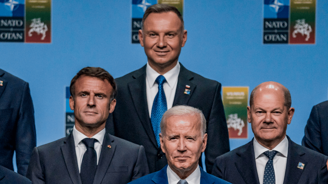 Joe Biden surrounded by other heads of state in the family photo of the NATO Summit in Vilnius