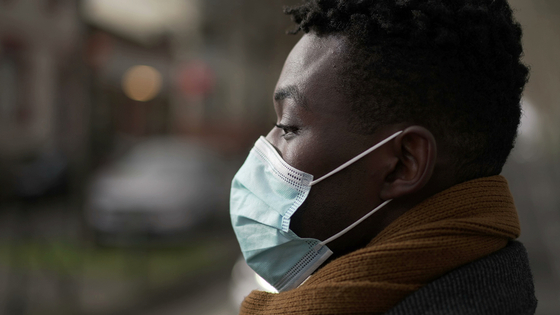 Man wearing mask during COVID-19 pandemic.