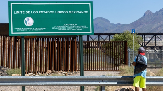 Migrant along the US-Mexico border