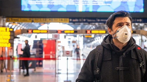Traveler in Milan wears mask