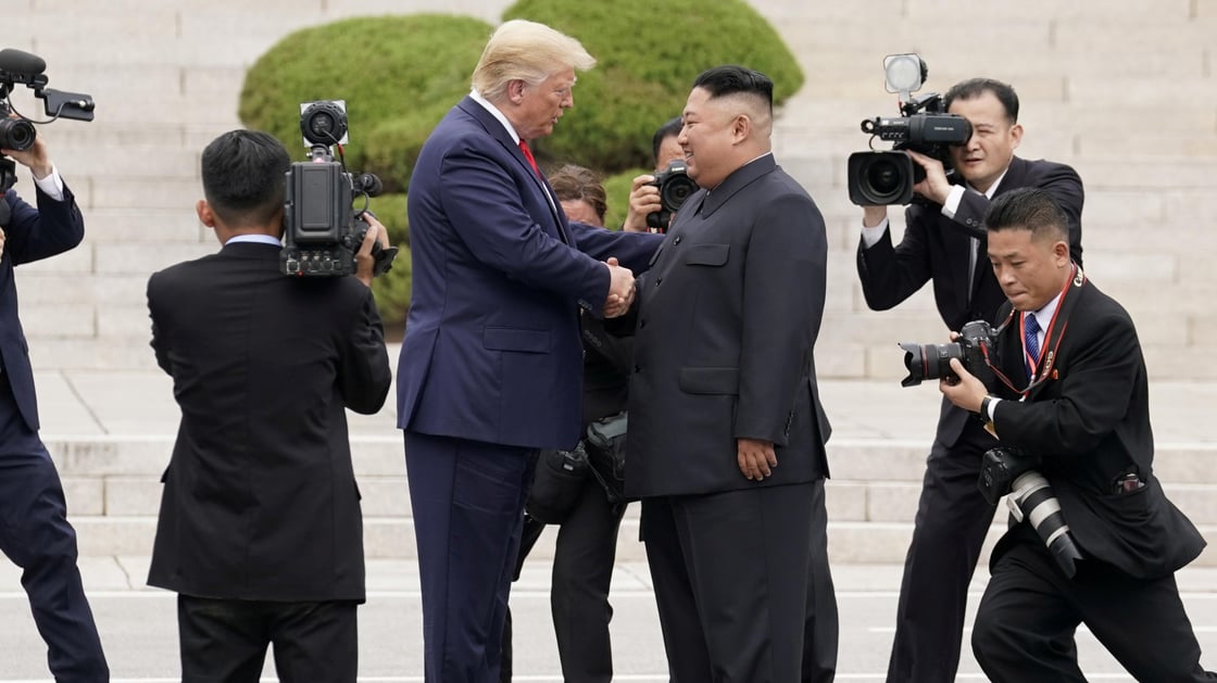 Trump meets Kim Jong Un