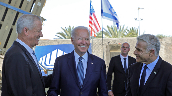 U.S. President Joe Biden, Israeli caretaker Prime Minister Yair Lapid, and Israeli Defence Minister Benny Gantz stand in front of Israels Iron Dome defense system-1