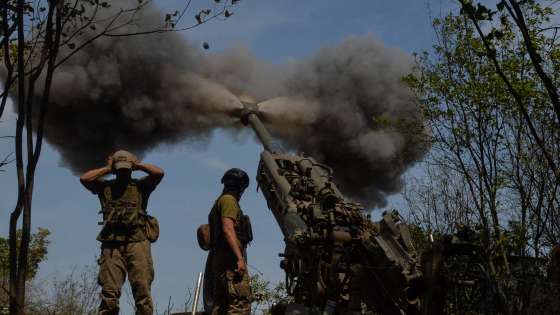 Ukrainian servicemen fire a M777 howitzer at a position on a front line