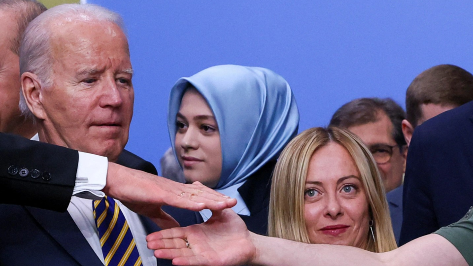 Volodymyr Zelensky goes to shake hands with Gitanas Nauseda as Joe Biden and Giorgia Meloni look on