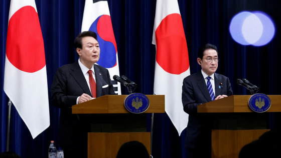 Yoon Suk Yeol and Fumio Kishida hold a joint news conference